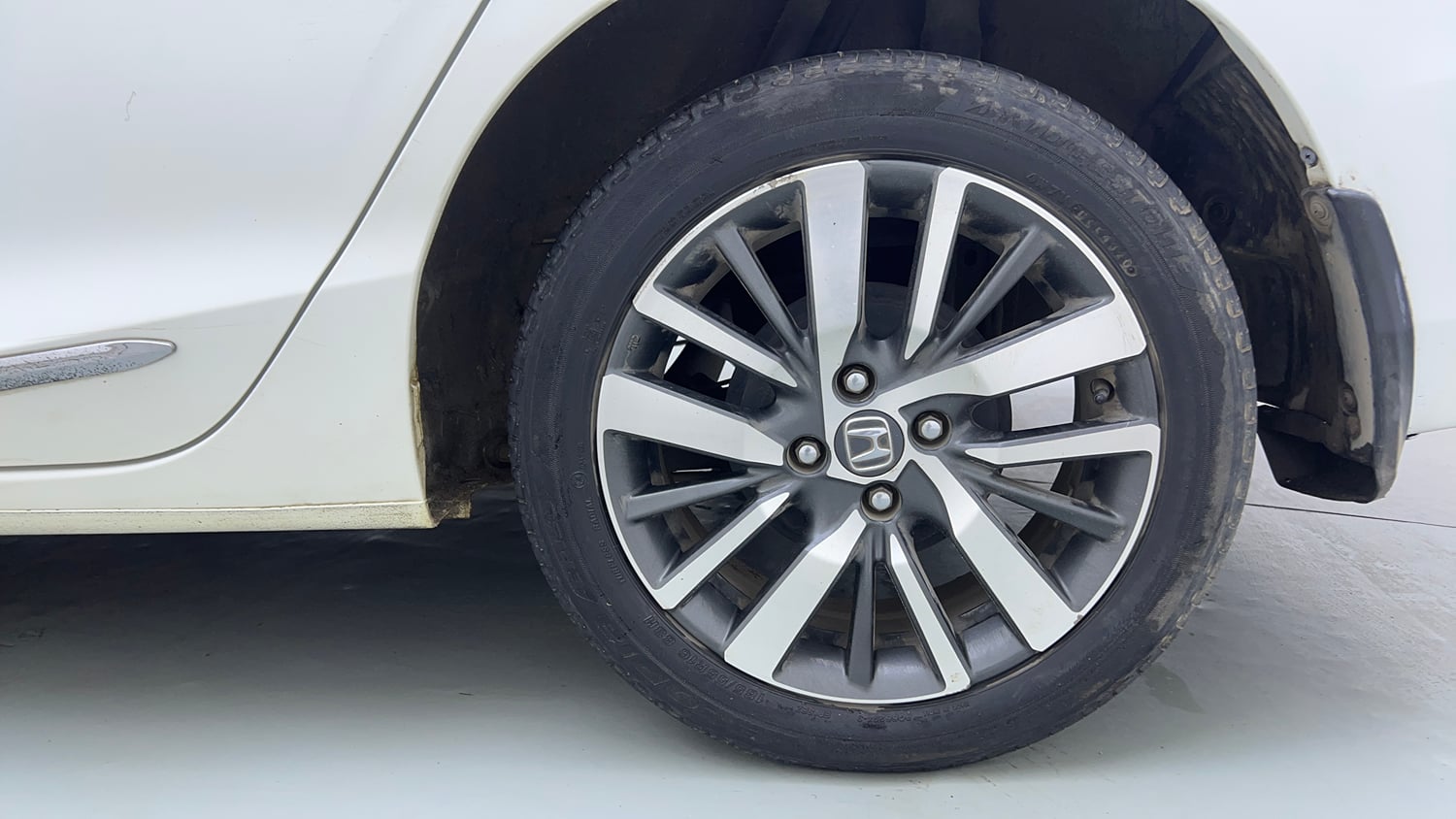 Used 2021 Honda City ZX CVT Petrol Petrol Automatic tyres LEFT REAR TYRE RIM VIEW