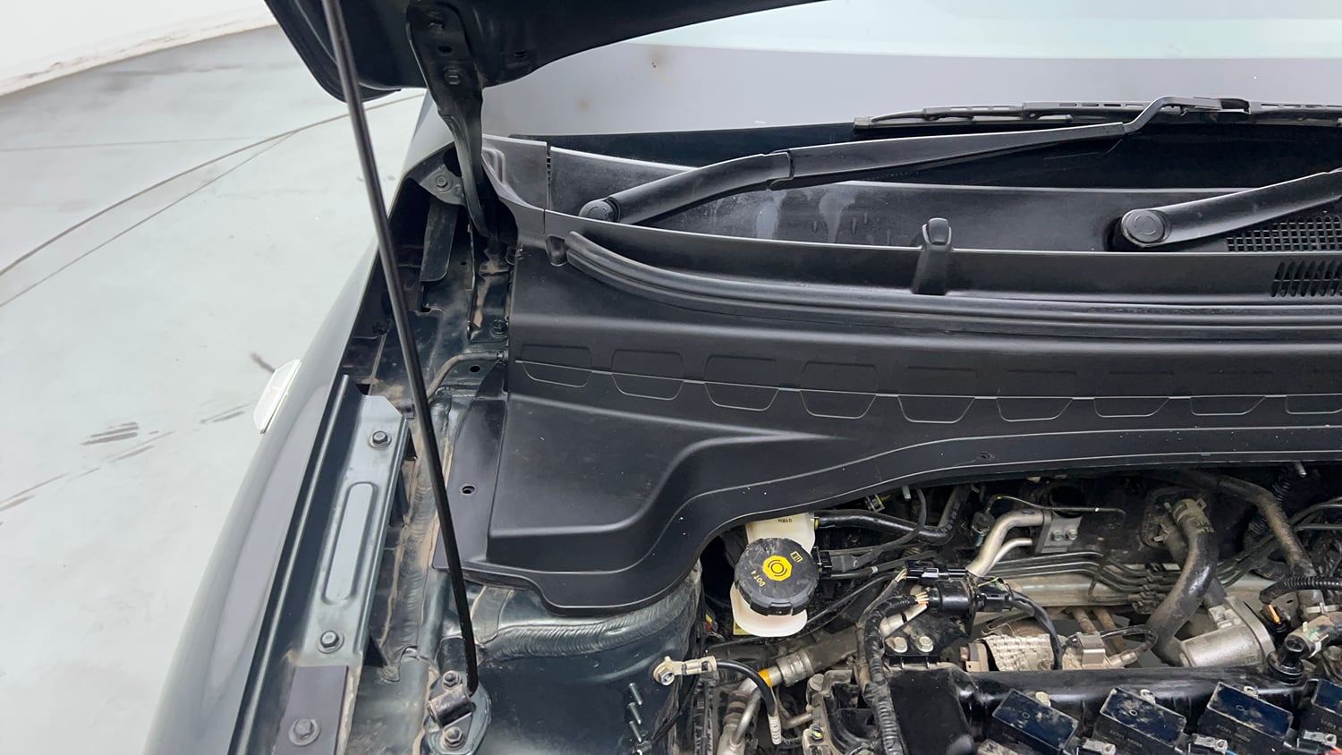 Used 2024 Kia Sonet HTK (O) 1.2 Petrol MT Petrol Manual engine ENGINE RIGHT SIDE HINGE & APRON VIEW