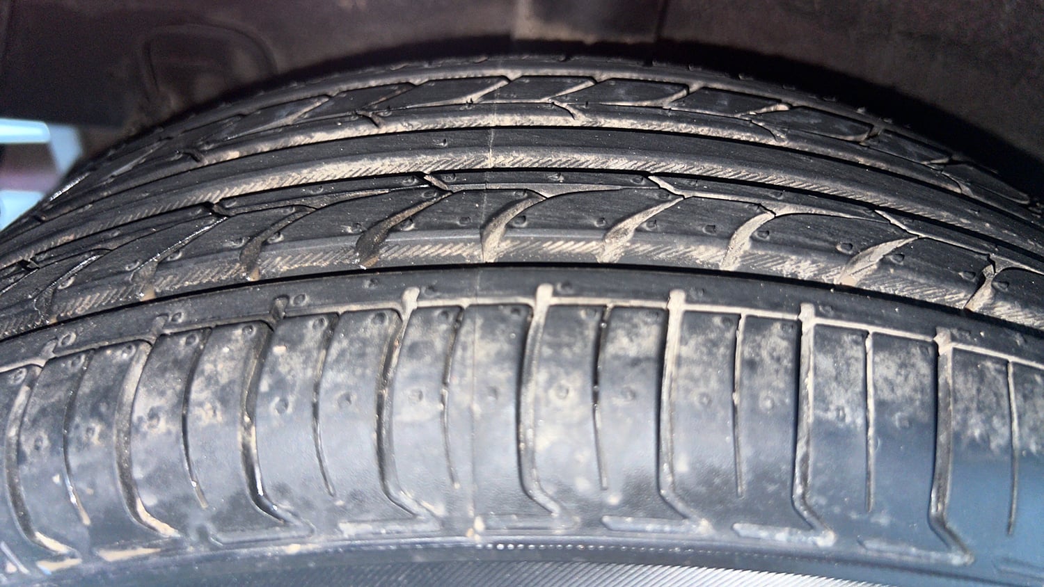 Used 2015 Hyundai Grand i10 Sportz 1.2 Kappa VTVT Petrol Manual tyres RIGHT REAR TYRE TREAD VIEW