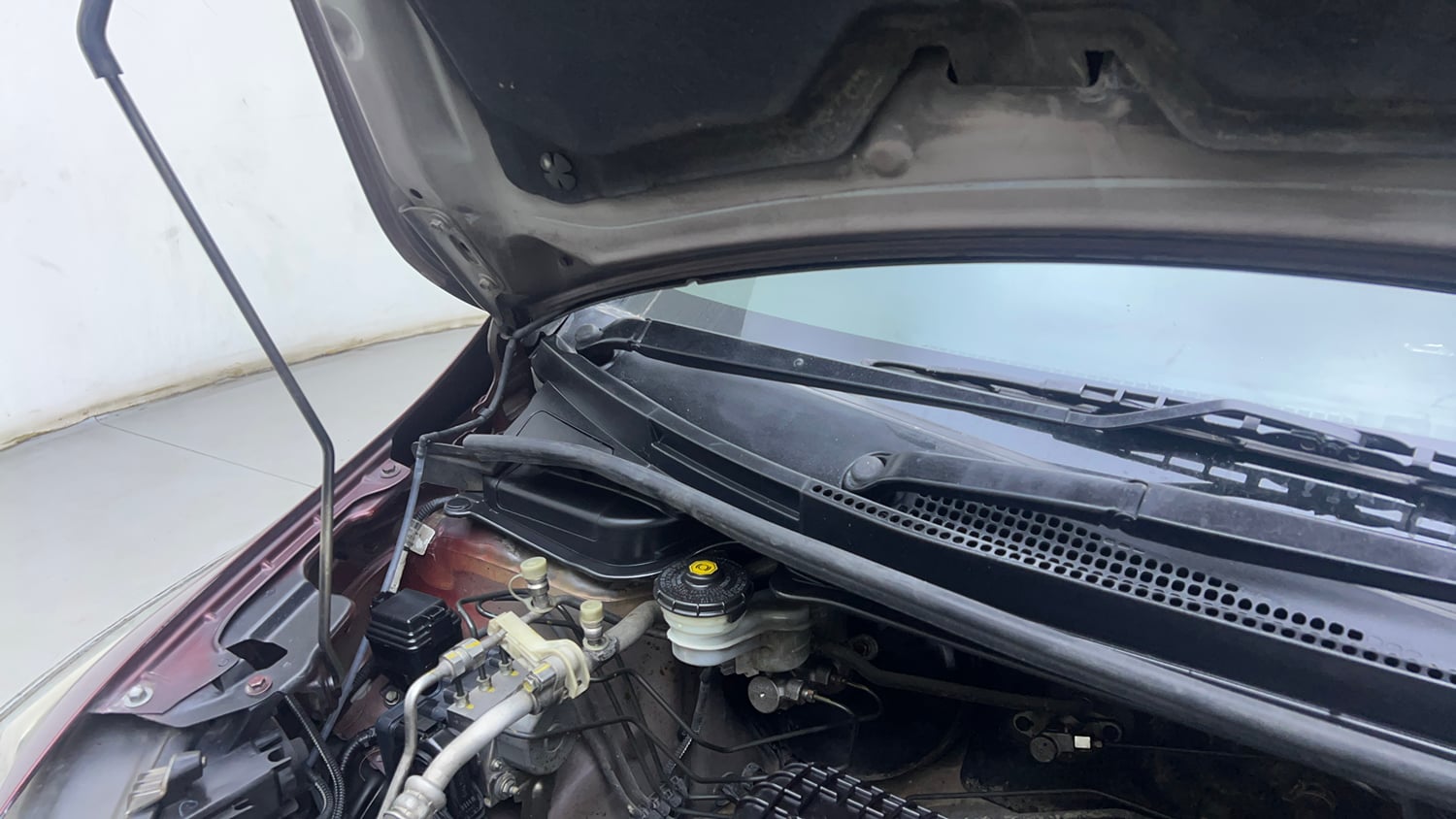 Used 2016 Honda Jazz V Petrol Petrol Manual engine ENGINE RIGHT SIDE HINGE & APRON VIEW