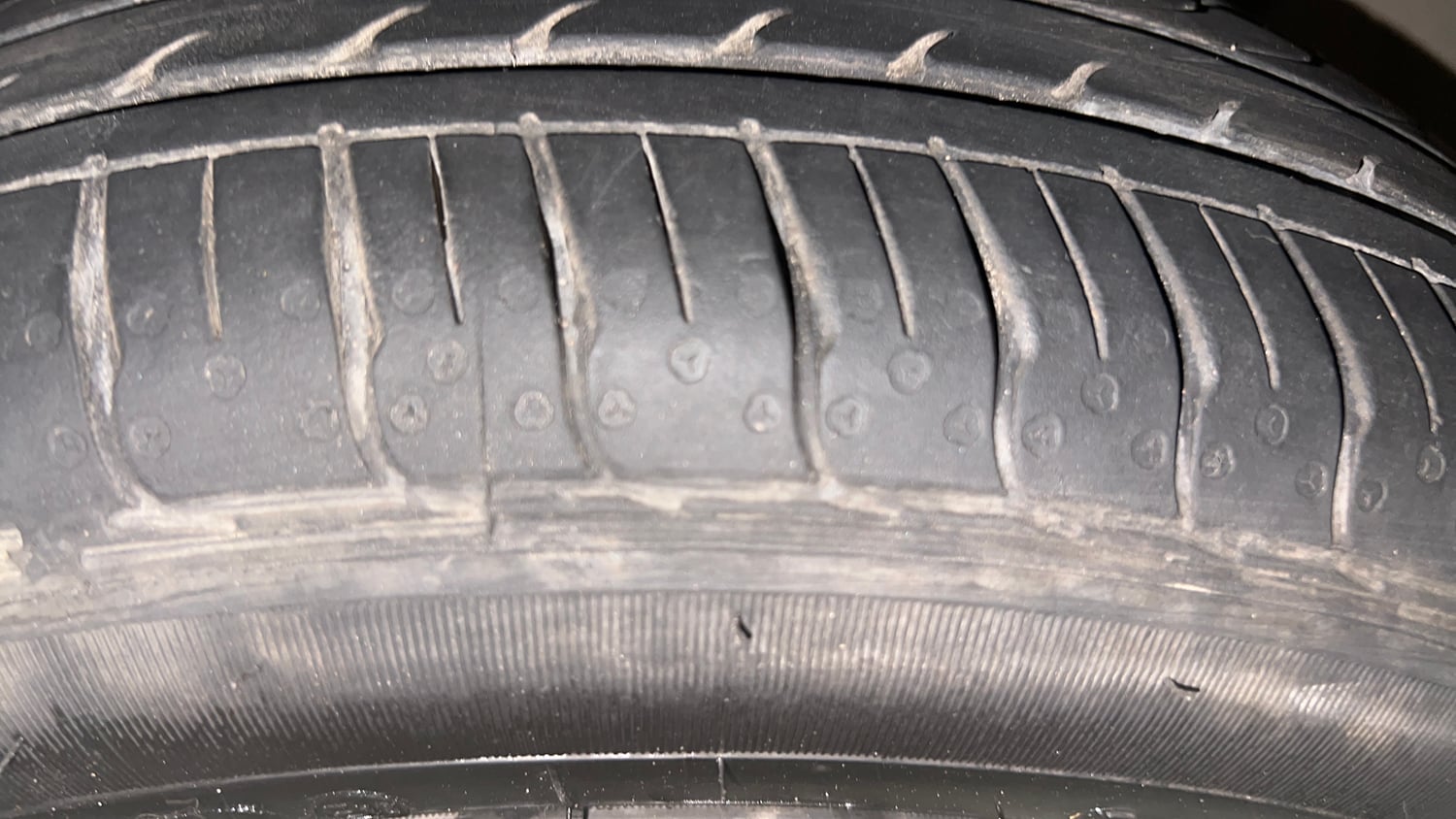 Used 2022 Tata Tiago XZ Plus Petrol Manual tyres RIGHT FRONT TYRE TREAD VIEW
