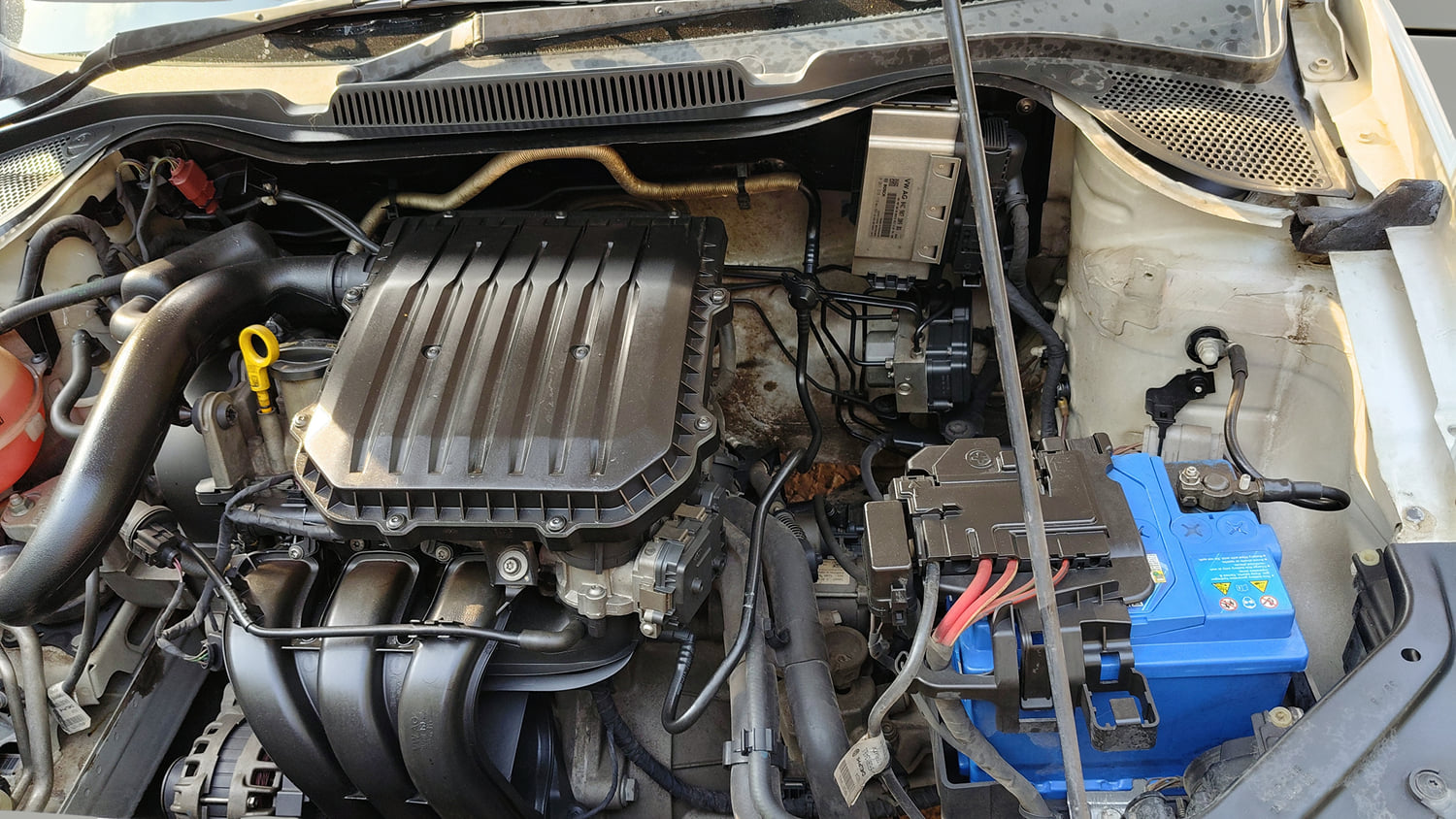 Used 2019 Volkswagen Polo Comfortline 1.0L (P) Petrol Manual engine ENGINE LEFT SIDE VIEW