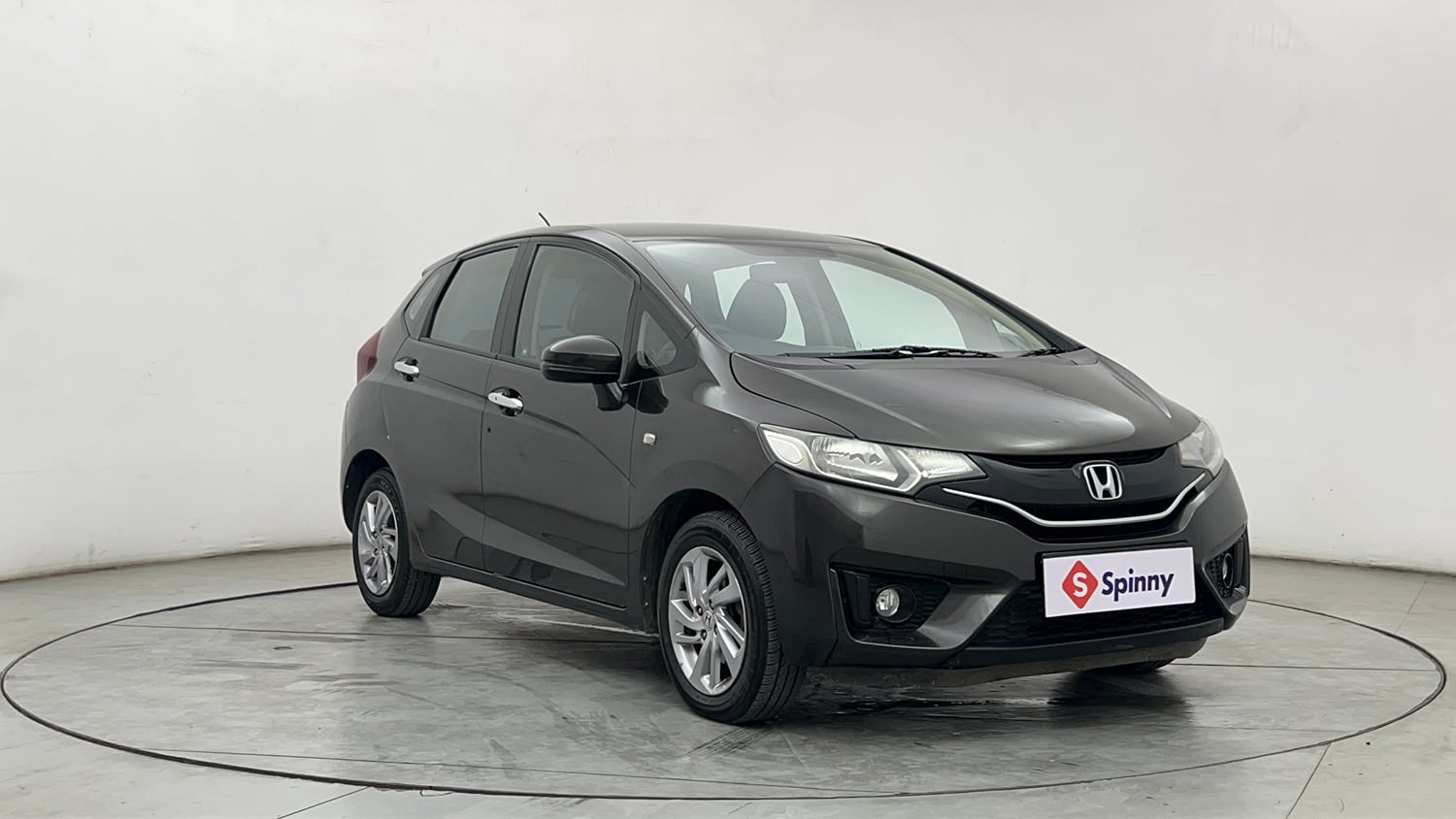 Used 2019 Honda Jazz V CVT Petrol Petrol Automatic exterior RIGHT FRONT CORNER VIEW
