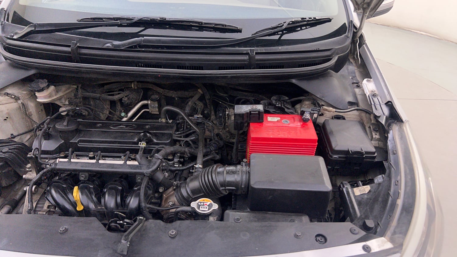 Used 2017 Hyundai Elite i20 Sportz 1.2 Petrol Manual engine ENGINE LEFT SIDE HINGE & APRON VIEW