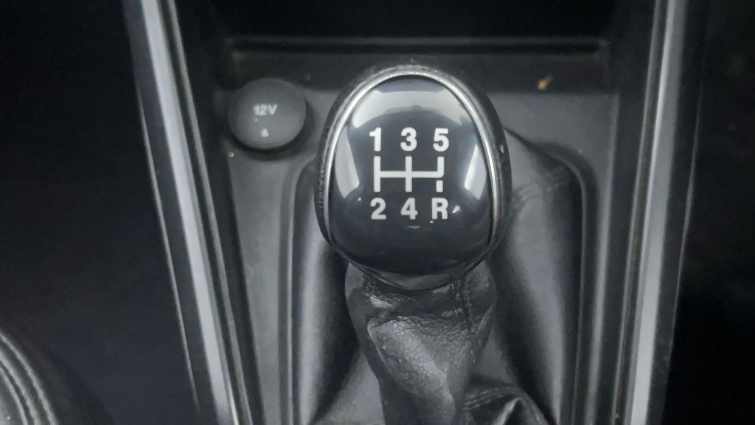 Used 2018 Ford EcoSport Trend + 1.5L TDCi Diesel Manual interior GEAR  KNOB VIEW
