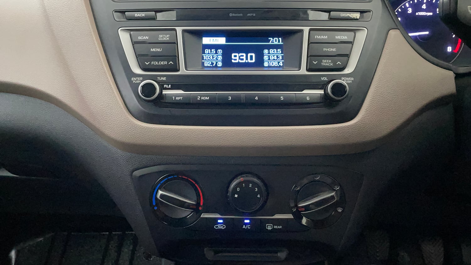 Used 2017 Hyundai Elite i20 Sportz 1.2 Petrol Manual interior MUSIC SYSTEM & AC CONTROL VIEW
