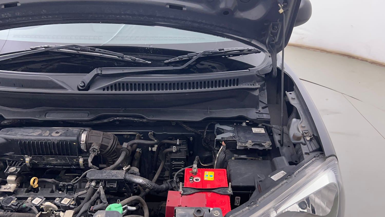 Used 2022 Maruti Suzuki S-Presso VXi (O) Petrol Manual engine ENGINE LEFT SIDE HINGE & APRON VIEW