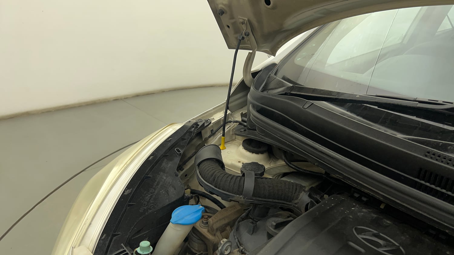 Used 2015 Hyundai Grand i10 Magna 1.2 Kappa VTVT Petrol Manual engine ENGINE RIGHT SIDE HINGE & APRON VIEW