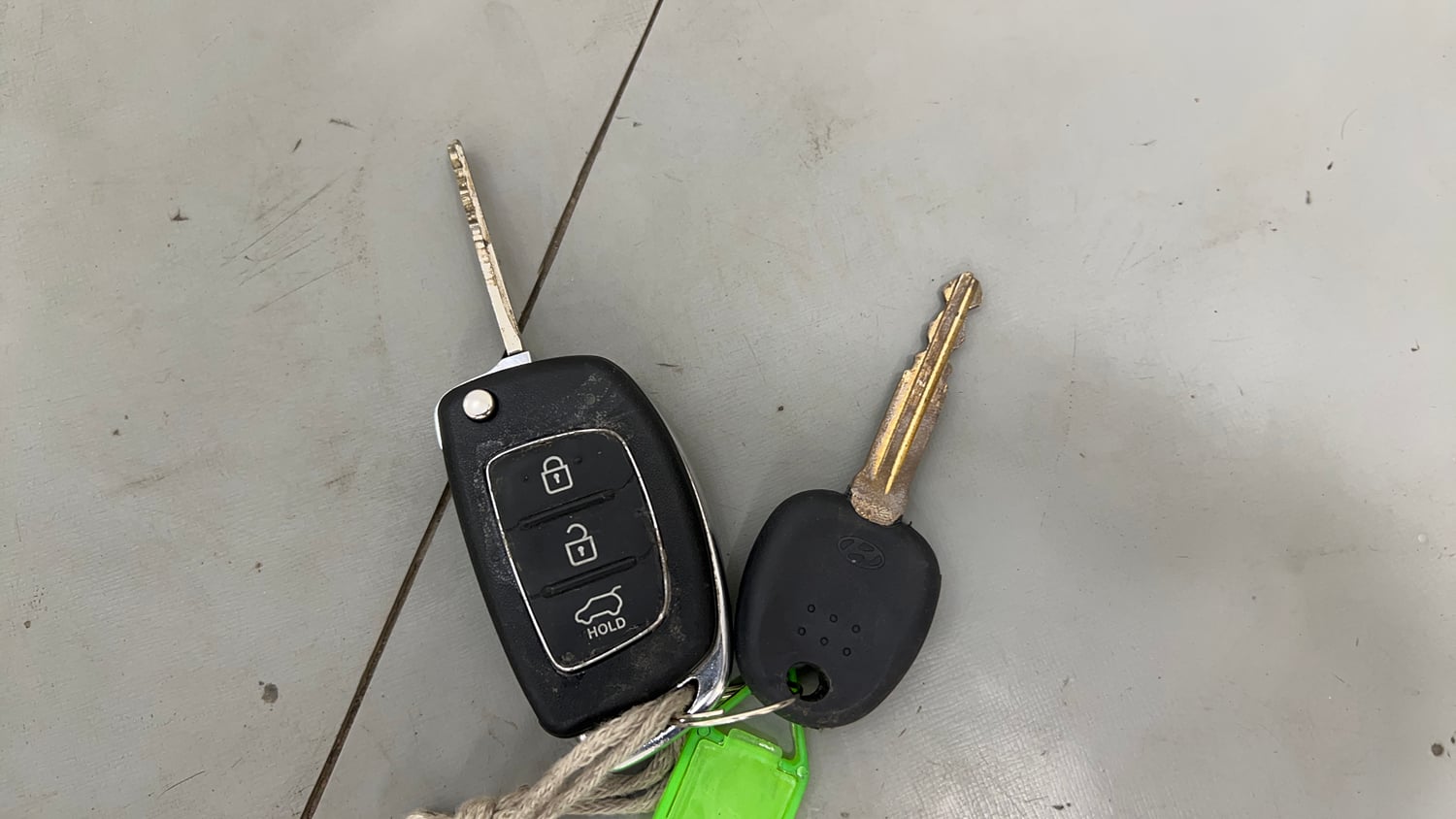 Used 2015 Hyundai Xcent SX 1.2 Petrol Manual extra CAR KEY VIEW