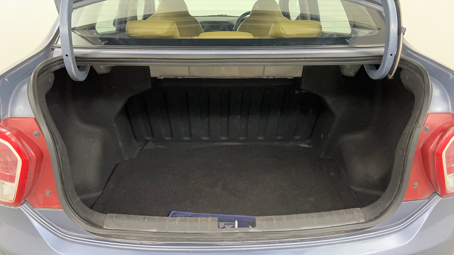 Used 2015 Hyundai Xcent SX 1.2 Petrol Manual interior DICKY INSIDE VIEW