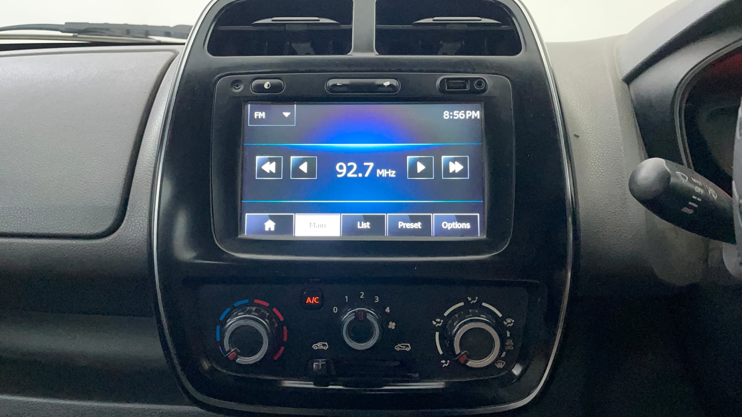 Used 2016 Renault Kwid RXT Petrol Manual interior MUSIC SYSTEM & AC CONTROL VIEW