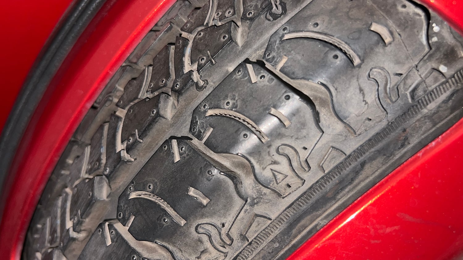 Used 2016 Mahindra TUV300 T8 Diesel Manual tyres SPARE TYRE VIEW