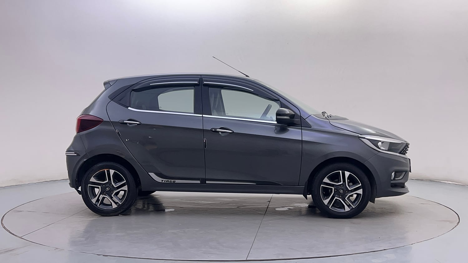Used 2022 Tata Tiago XZ Plus Petrol Manual exterior RIGHT SIDE VIEW
