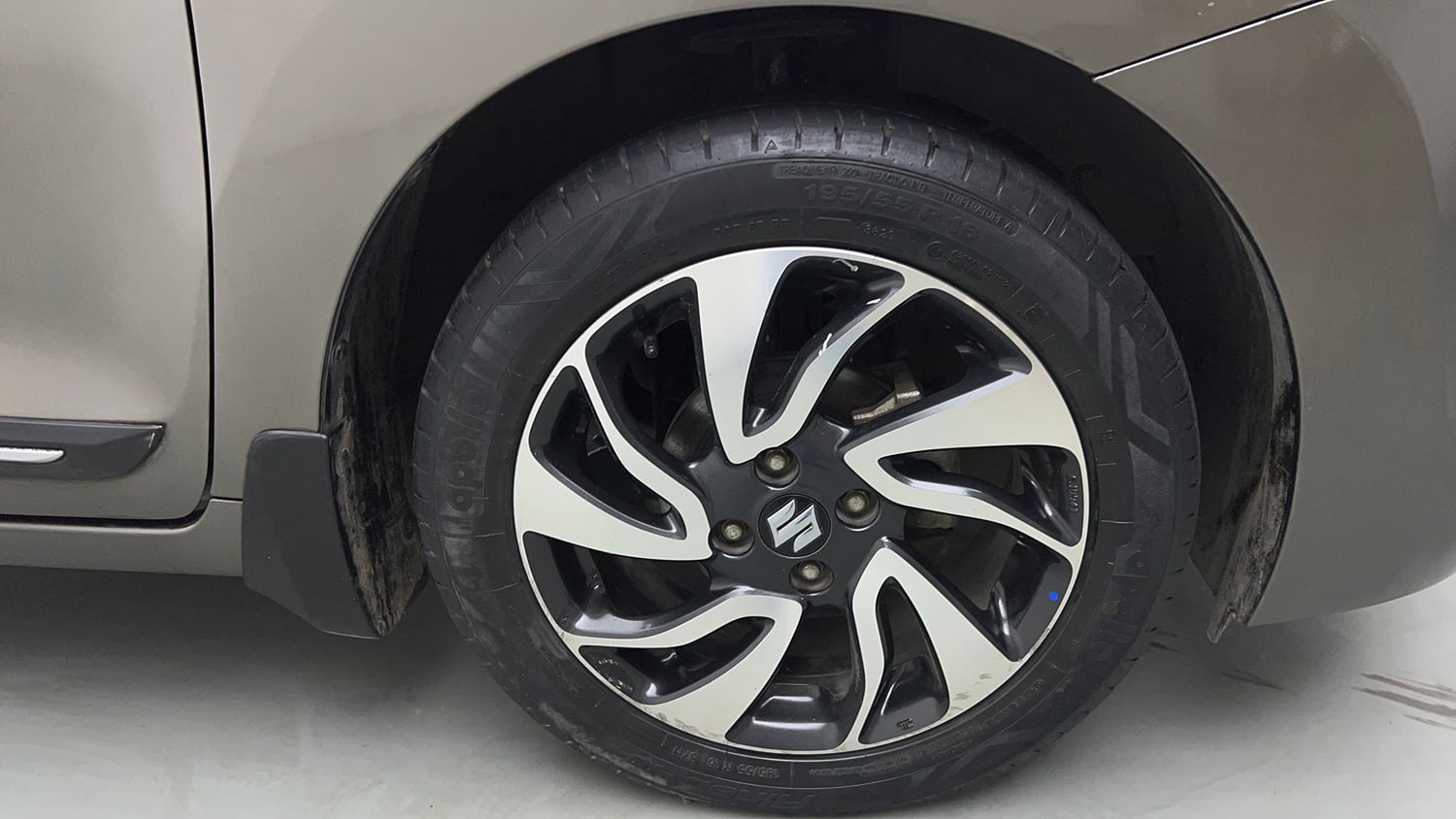 Used 2020 Maruti Suzuki Baleno Alpha Automatic Petrol Automatic tyres RIGHT FRONT TYRE RIM VIEW