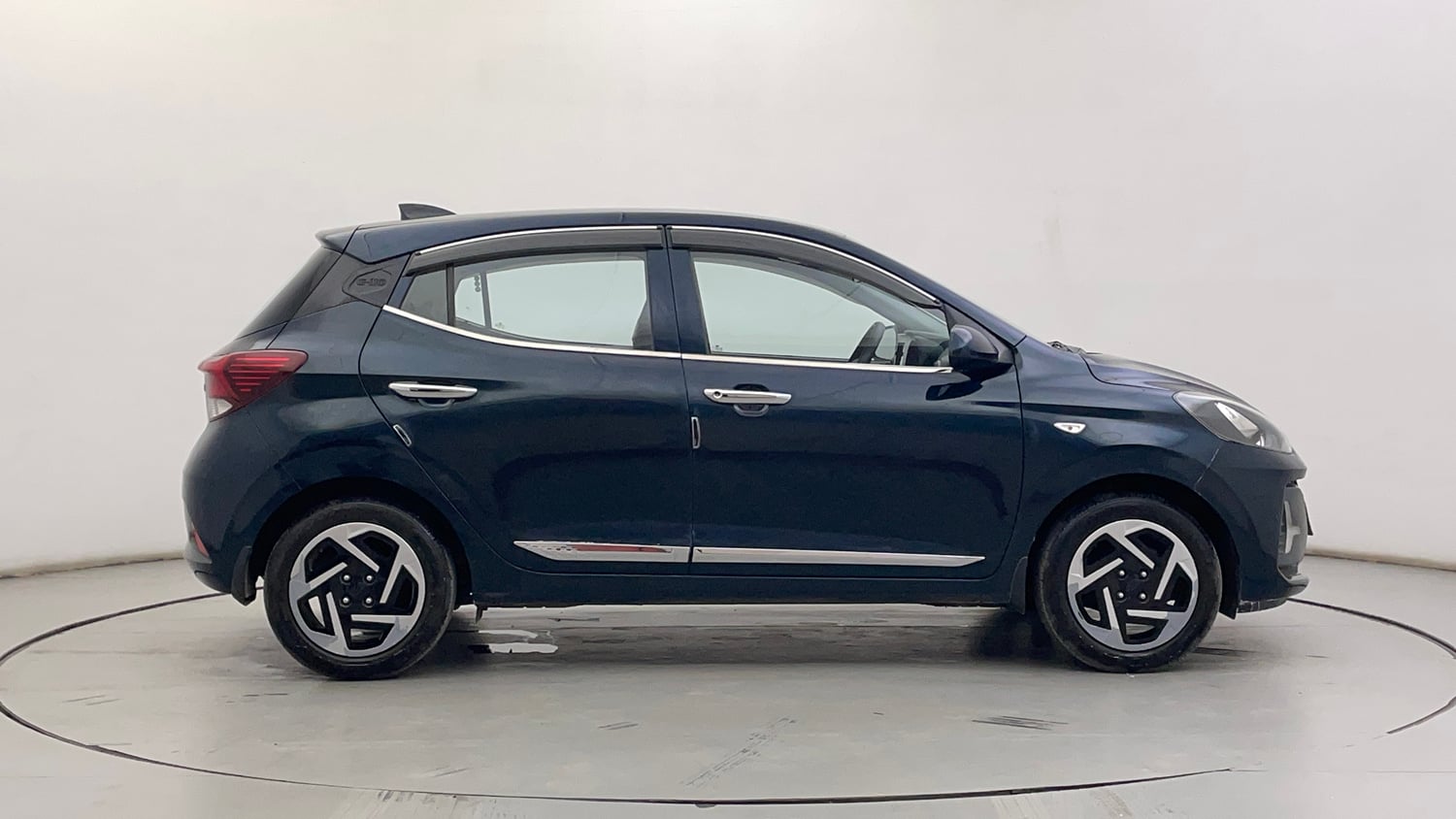 Used 2024 Hyundai Grand i10 Nios Corporate1.2 Kappa Petrol Manual exterior RIGHT SIDE VIEW