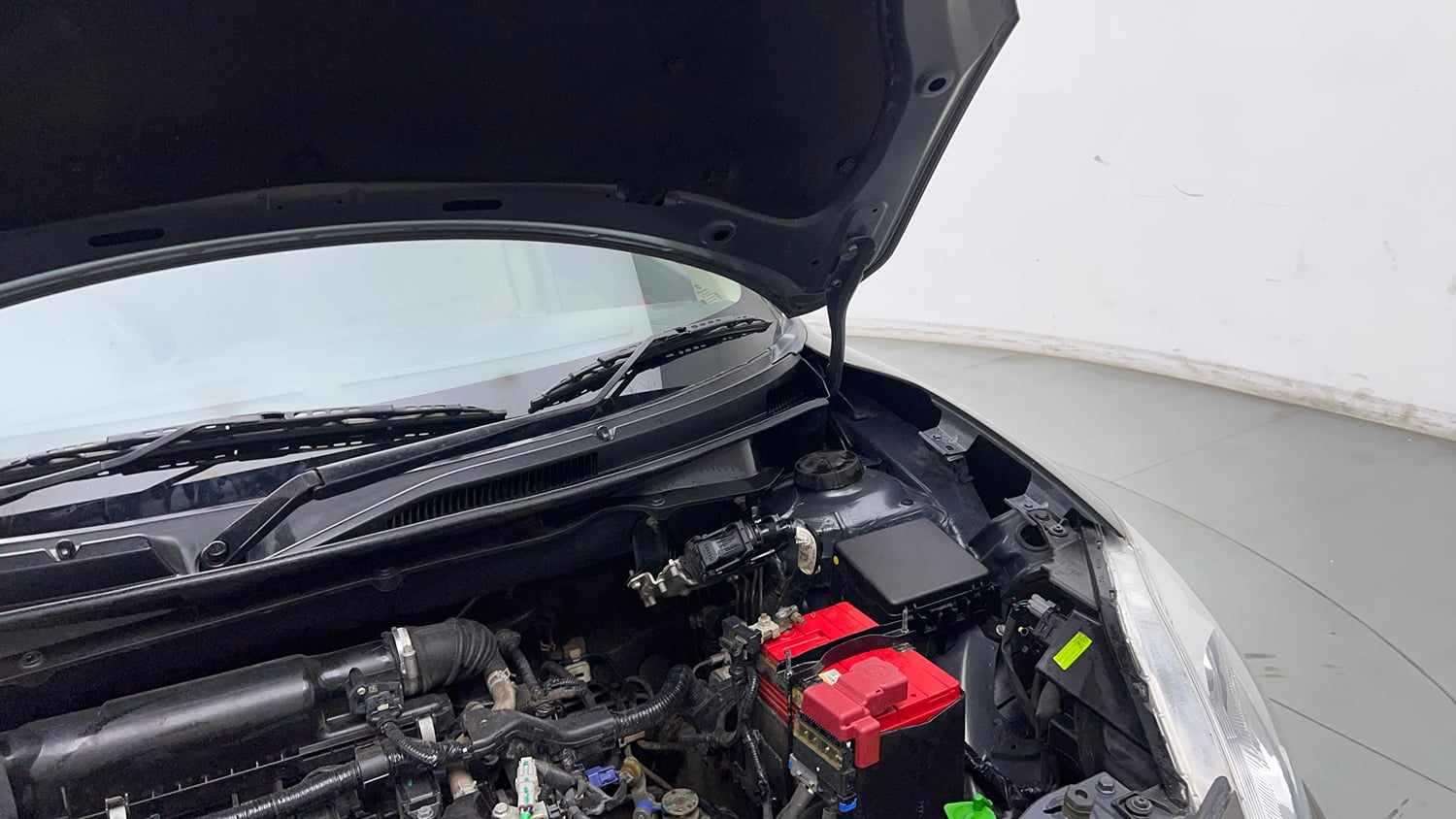 Used 2022 Maruti Suzuki Dzire VXi Petrol Manual engine ENGINE LEFT SIDE HINGE & APRON VIEW