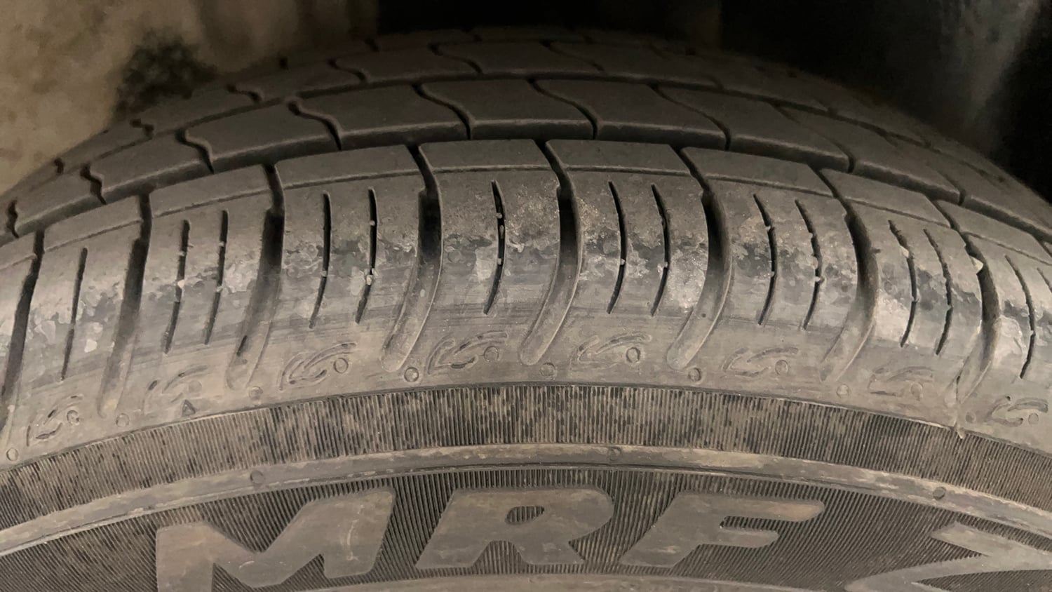 Used 2014 Ford Figo Duratec Petrol Titanium 1.2 Petrol Manual tyres LEFT REAR TYRE TREAD VIEW