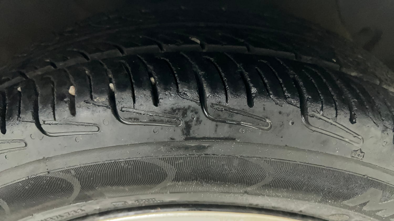 Used 2015 Hyundai Grand i10 Magna 1.2 Kappa VTVT Petrol Manual tyres RIGHT FRONT TYRE TREAD VIEW