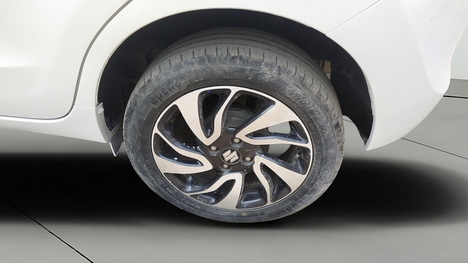 Used 2021 Maruti Suzuki Baleno Zeta Petrol Manual tyres LEFT REAR TYRE RIM VIEW