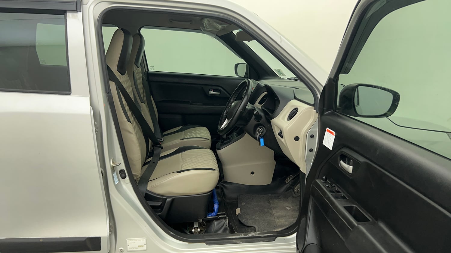 Used 2023 Maruti Suzuki Wagon R VXI 1.0 CNG Cng Manual interior RIGHT SIDE FRONT DOOR CABIN VIEW