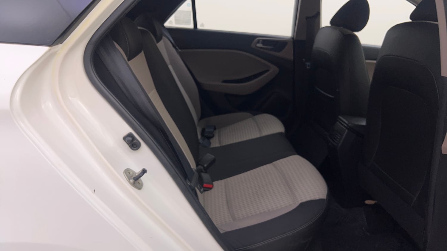 Used 2018 Hyundai Elite i20 Asta 1.2 AT Petrol Automatic interior RIGHT SIDE REAR DOOR CABIN VIEW