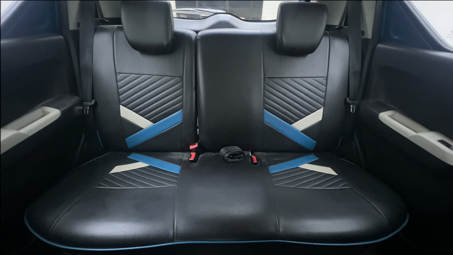 Used 2019 Maruti Suzuki Ignis [2017-2020] Zeta AMT Petrol Dual Tone Petrol Automatic interior REAR SEAT CONDITION VIEW
