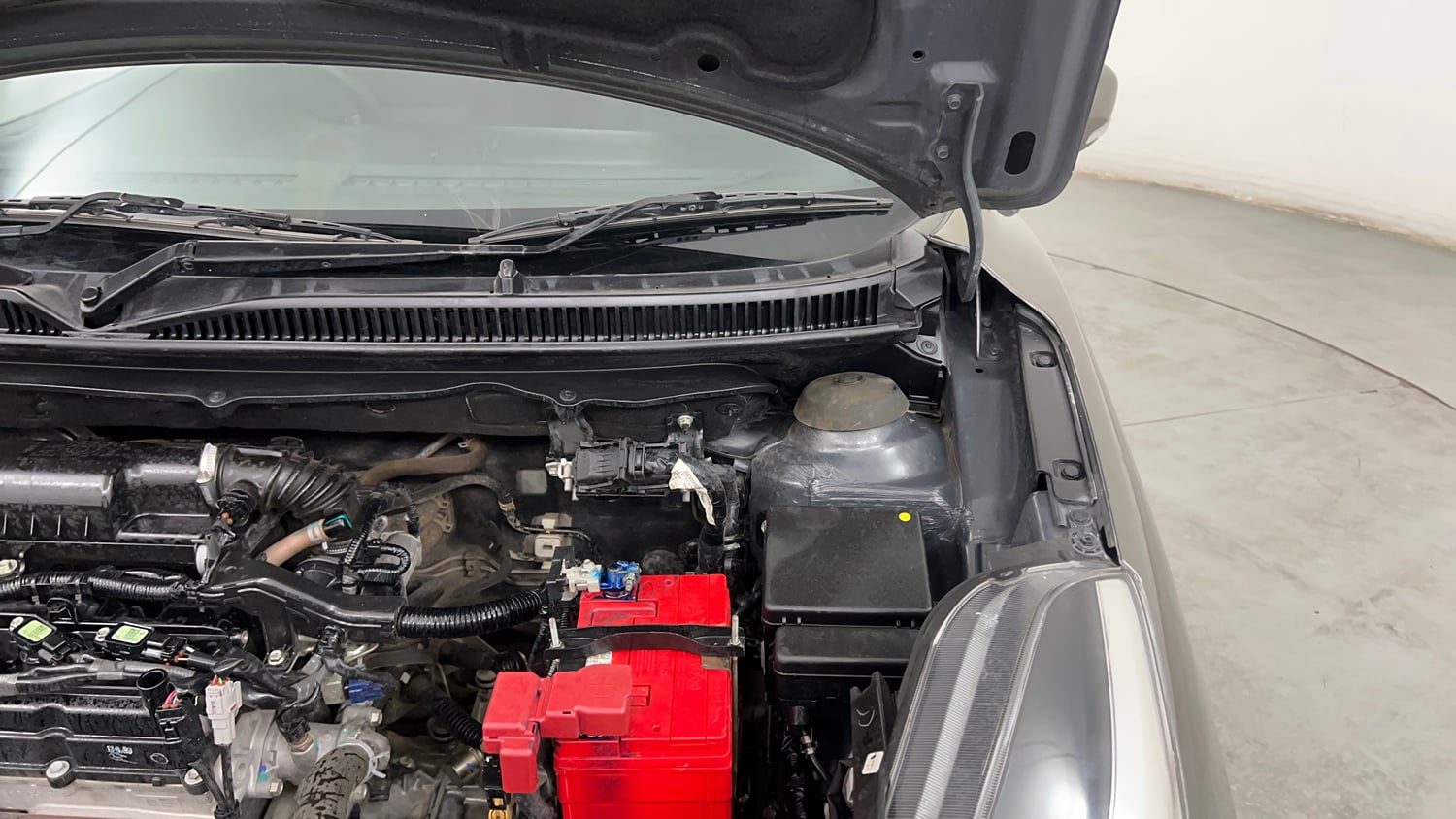 Used 2020 Maruti Suzuki Baleno Zeta Petrol Manual engine ENGINE LEFT SIDE HINGE & APRON VIEW