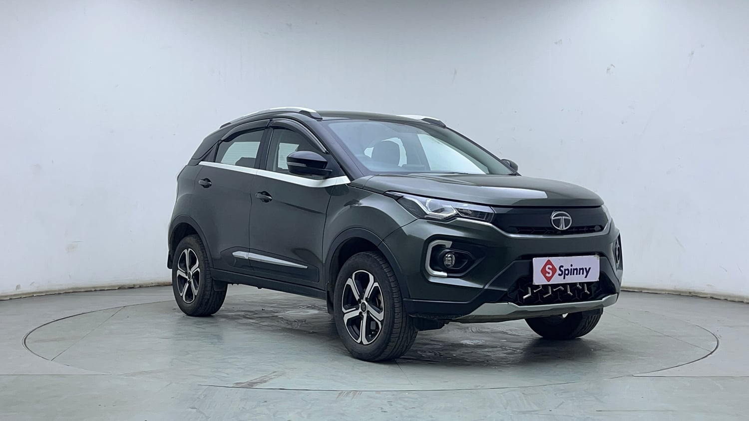 Used 2021 Tata Nexon XZA Plus Petrol Automatic exterior RIGHT FRONT CORNER VIEW
