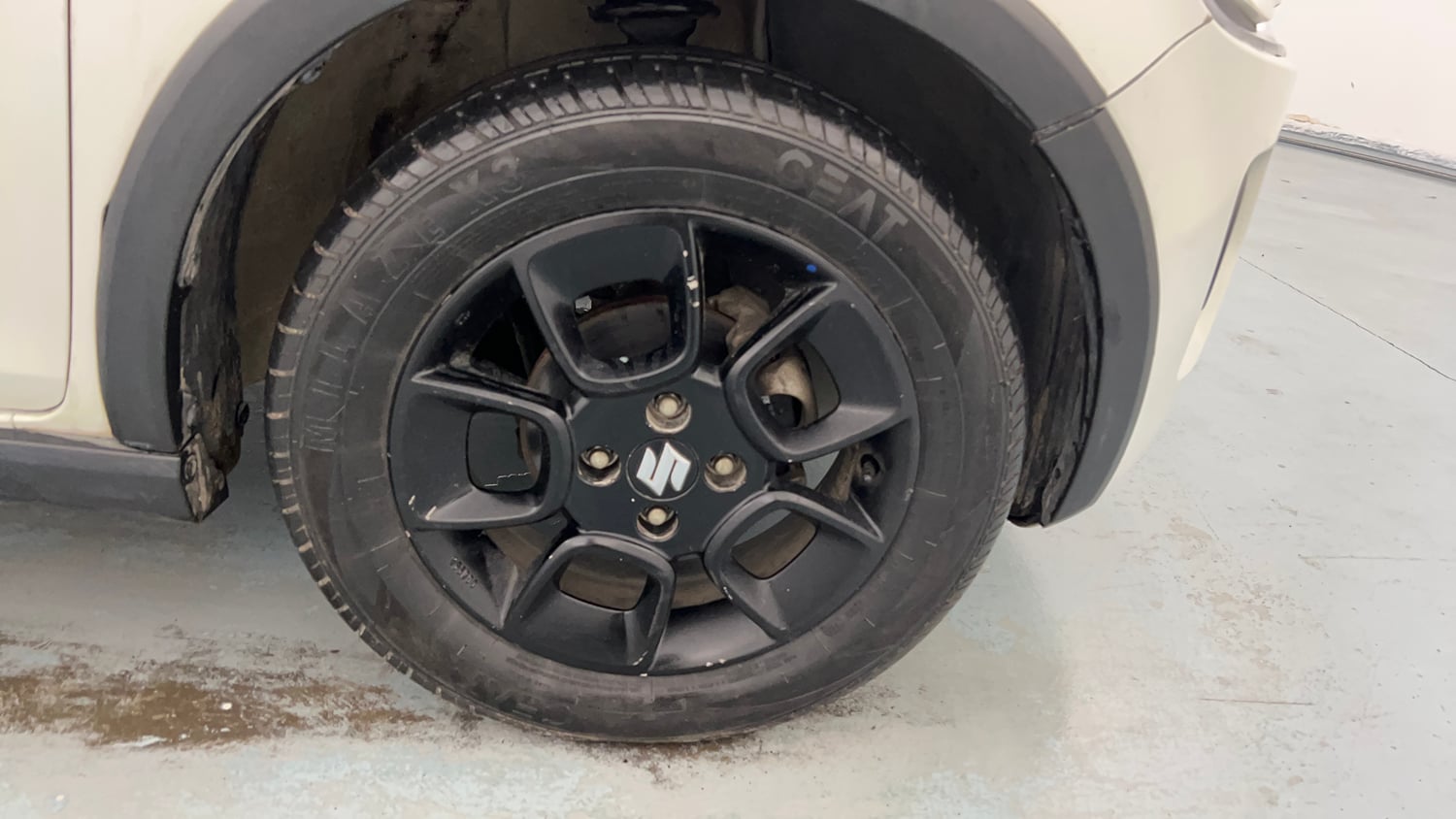 Used 2020 Maruti Suzuki Ignis Zeta 1.2 AMT Petrol Automatic tyres RIGHT FRONT TYRE RIM VIEW