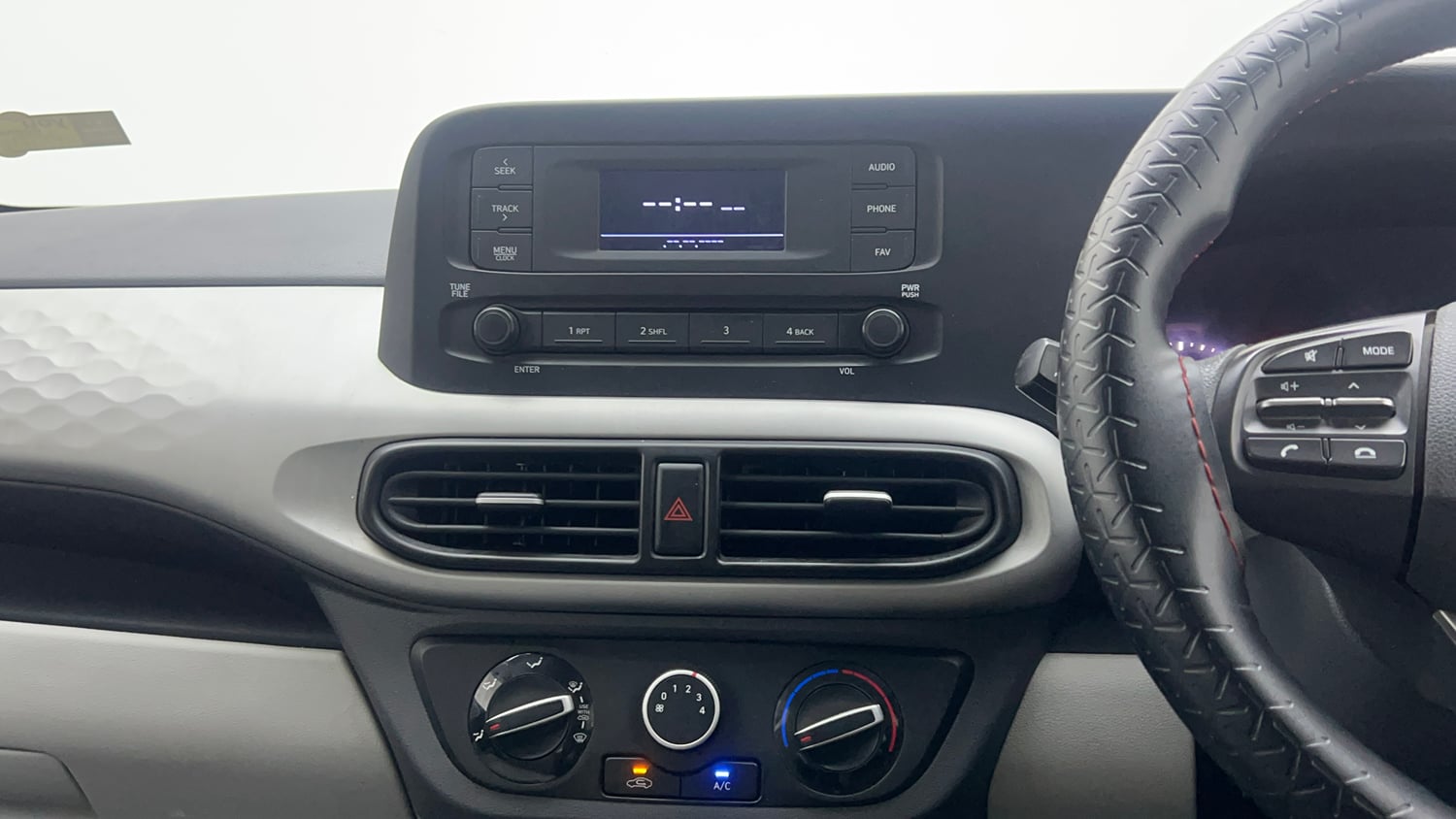 Used 2024 Hyundai Grand i10 Nios Magna 1.2 Kappa Petrol+CNG (Outside Fitted) Cng Manual interior MUSIC SYSTEM & AC CONTROL VIEW