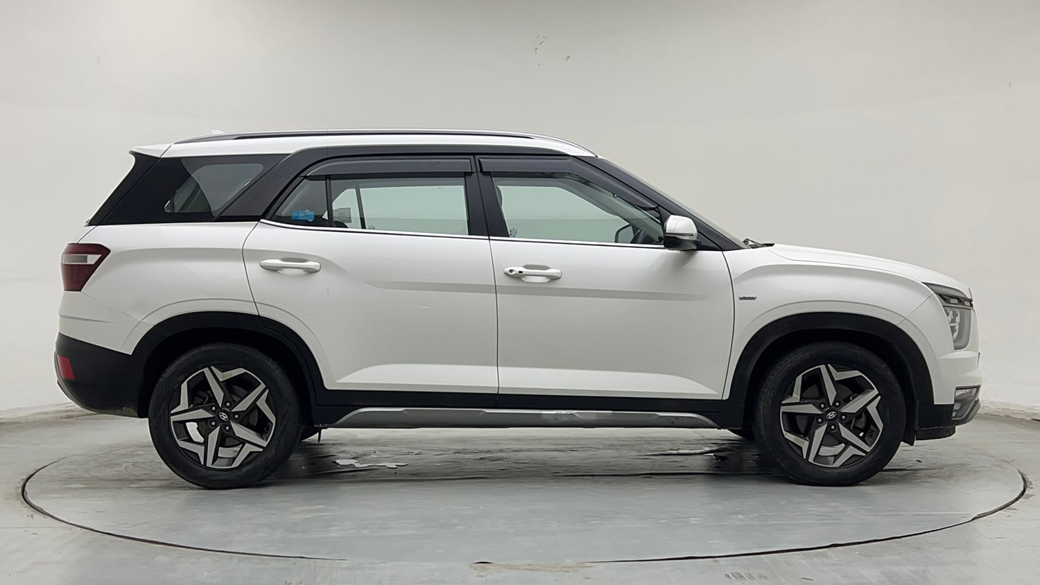 Used 2022 Hyundai Alcazar Prestige Exe (O) 7 STR 1.5 Diesel AT Diesel Automatic exterior RIGHT SIDE VIEW