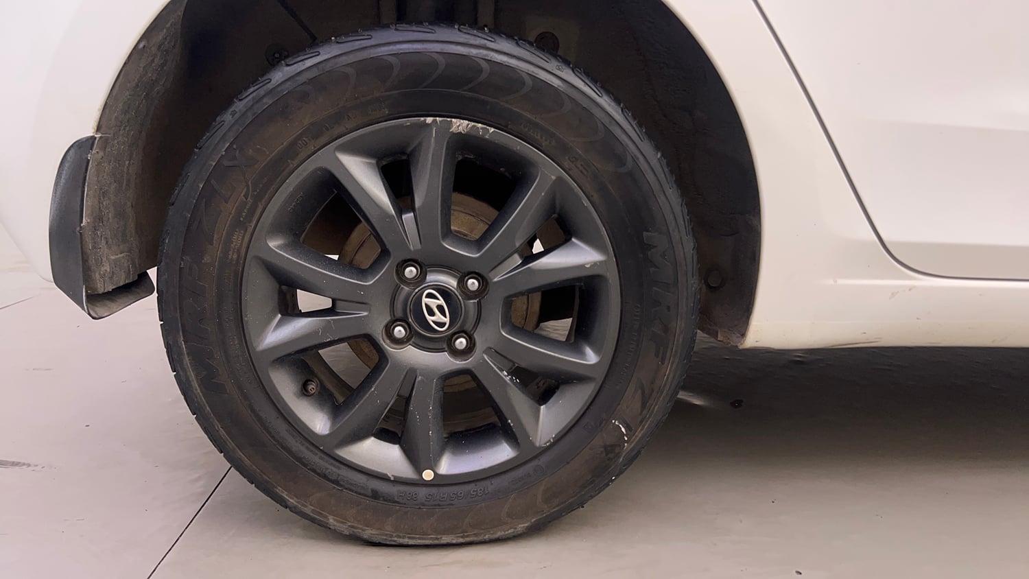 Used 2018 Hyundai Elite i20 Asta 1.2 AT Petrol Automatic tyres RIGHT REAR TYRE RIM VIEW