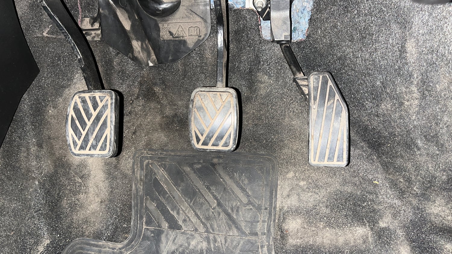 Used 2021 Maruti Suzuki Swift VXi Petrol Manual interior PEDALS VIEW