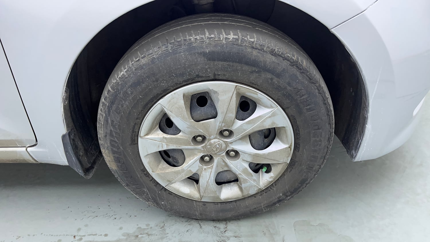Used 2017 Hyundai Elite i20 Sportz 1.2 Petrol Manual tyres RIGHT FRONT TYRE RIM VIEW