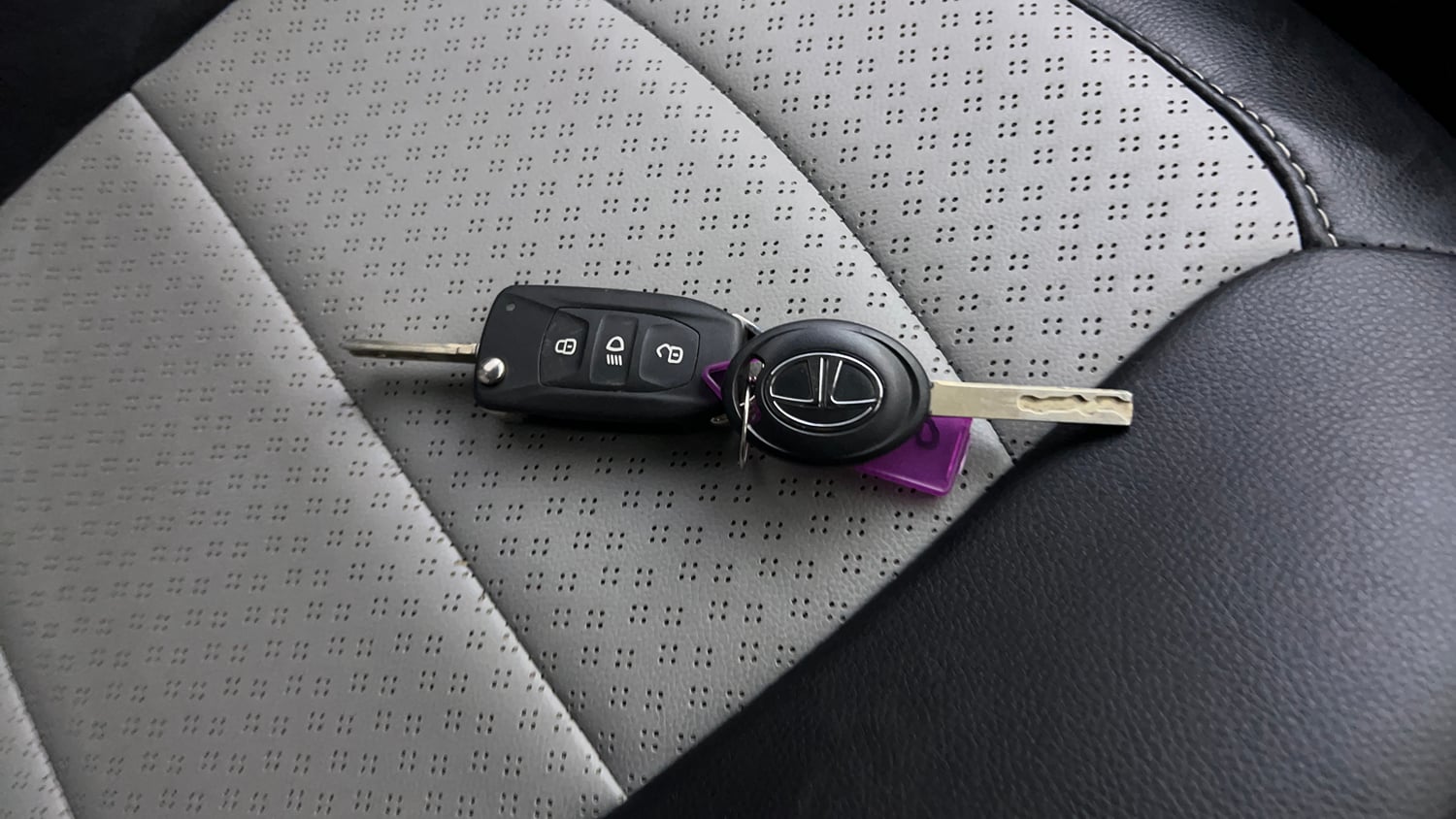 Used 2022 Tata Tiago XZ Plus Petrol Manual extra CAR KEY VIEW