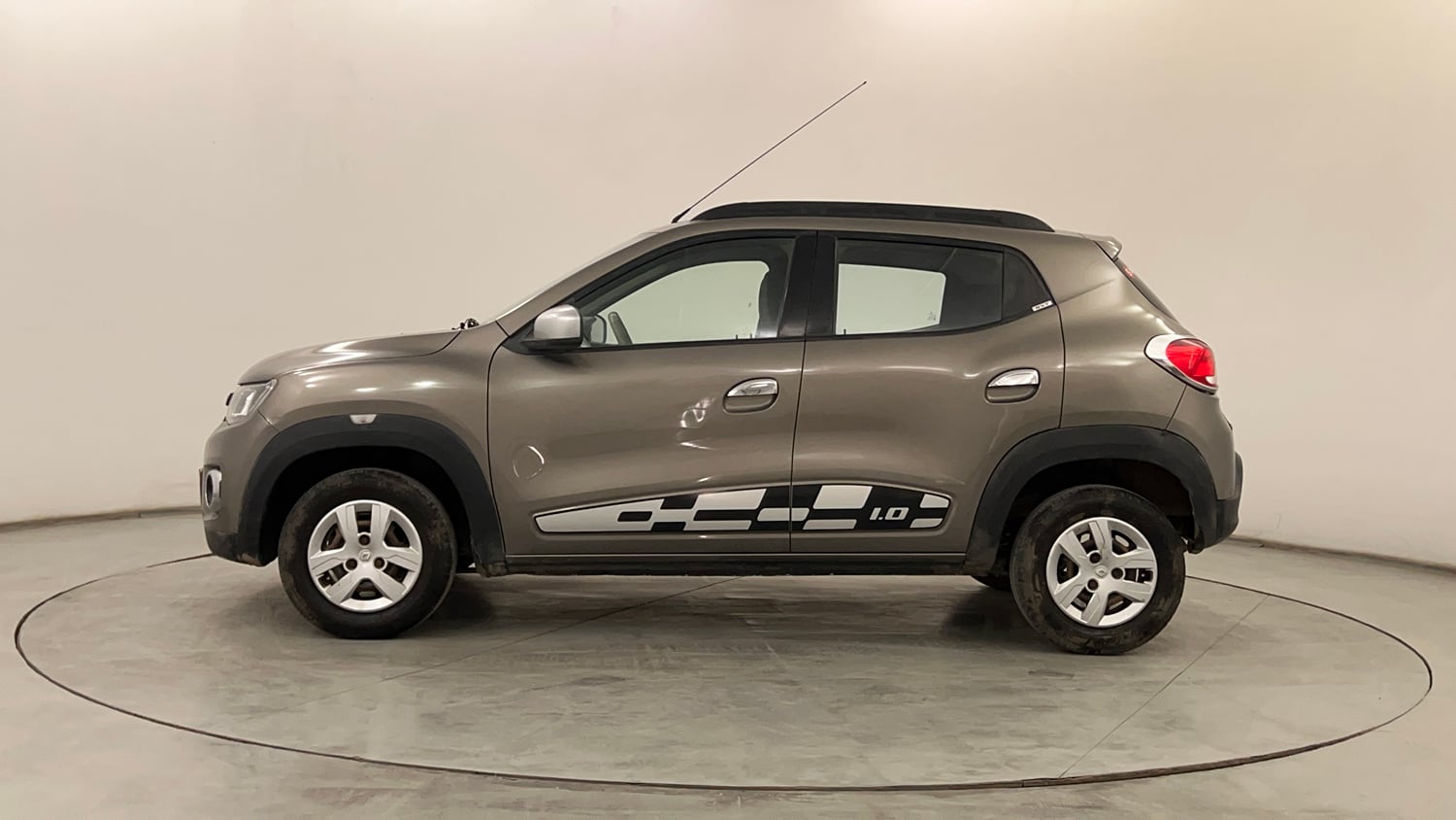 Used 2016 Renault Kwid RXT Petrol Manual exterior LEFT SIDE VIEW
