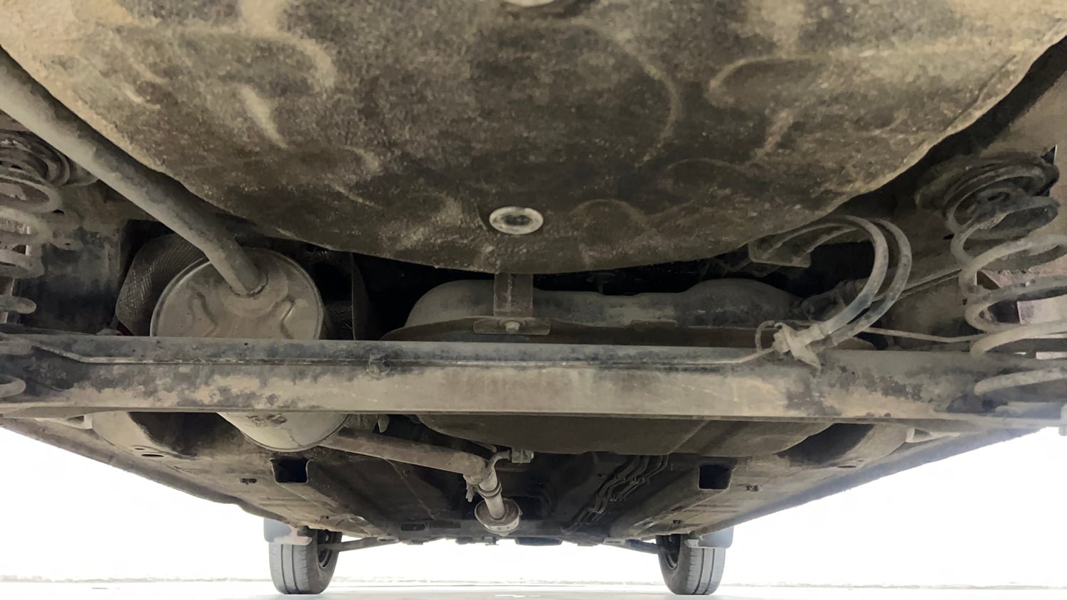 Used 2016 Renault Kwid RXT Petrol Manual extra REAR UNDERBODY VIEW (TAKEN FROM REAR)