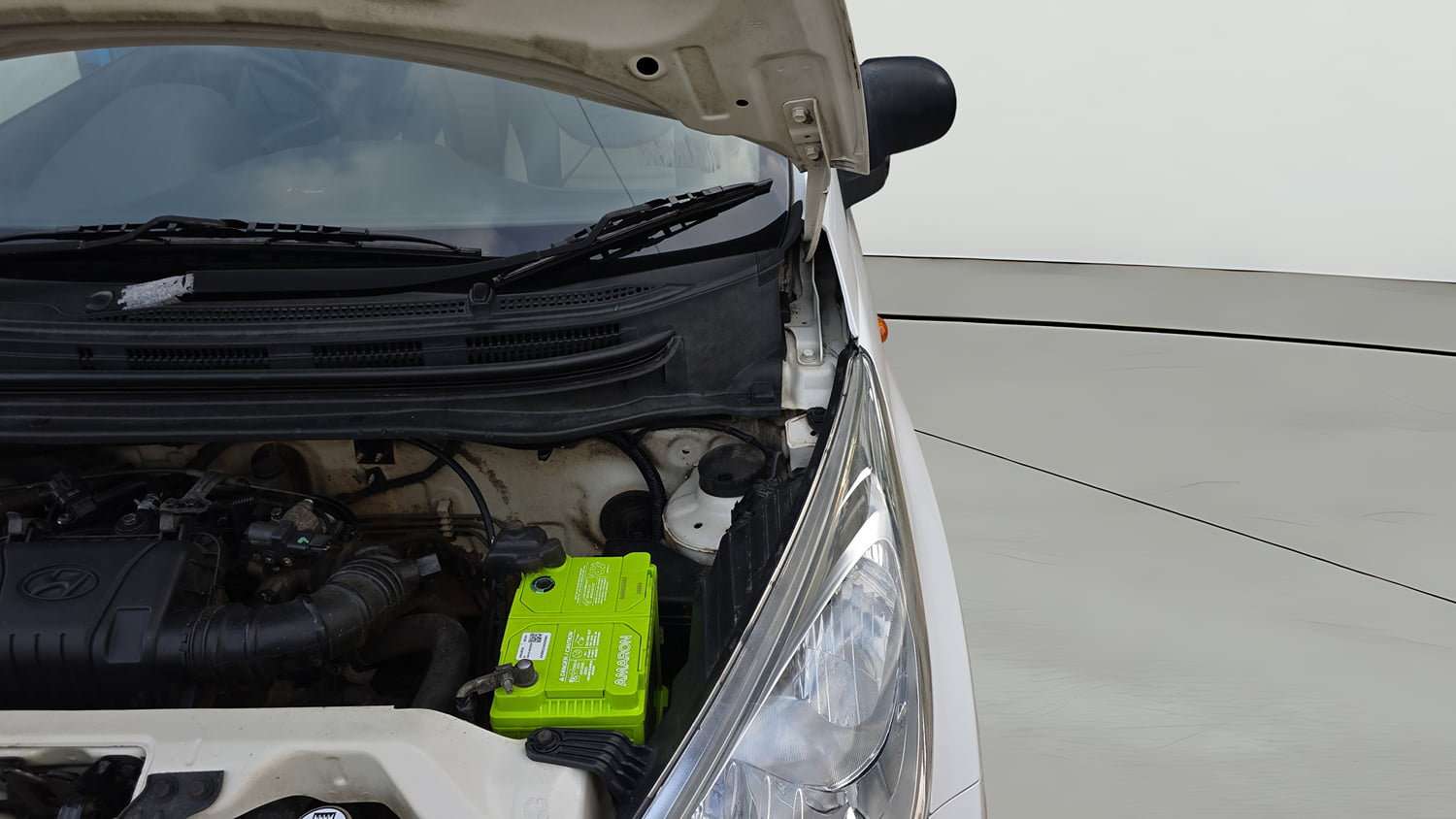 Used 2014 Hyundai Eon Era + Petrol Manual engine ENGINE LEFT SIDE HINGE & APRON VIEW