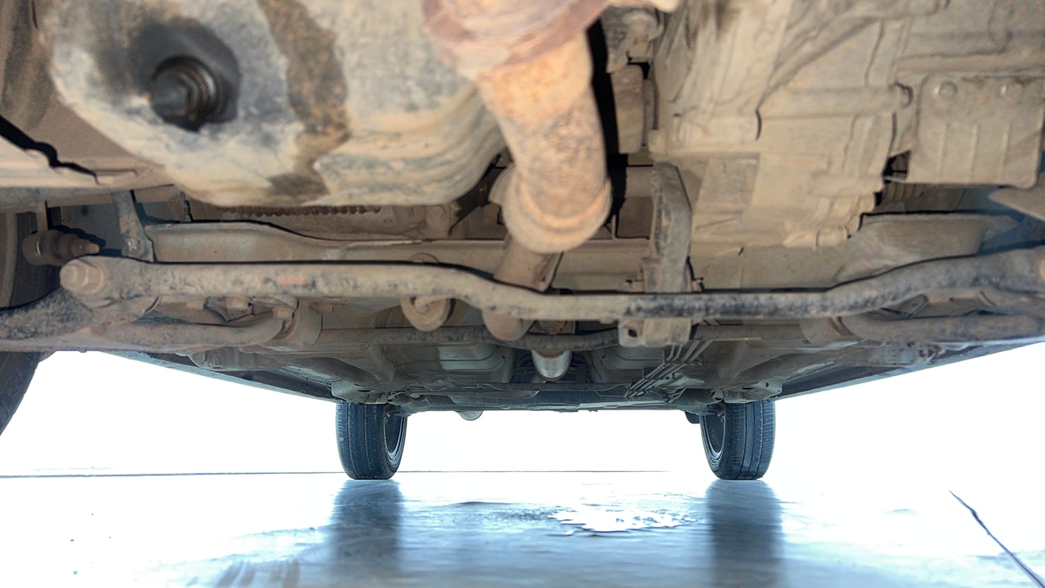 Used 2019 Tata Tiago Revotron XZA Plus Petrol Automatic extra FRONT LEFT UNDERBODY VIEW