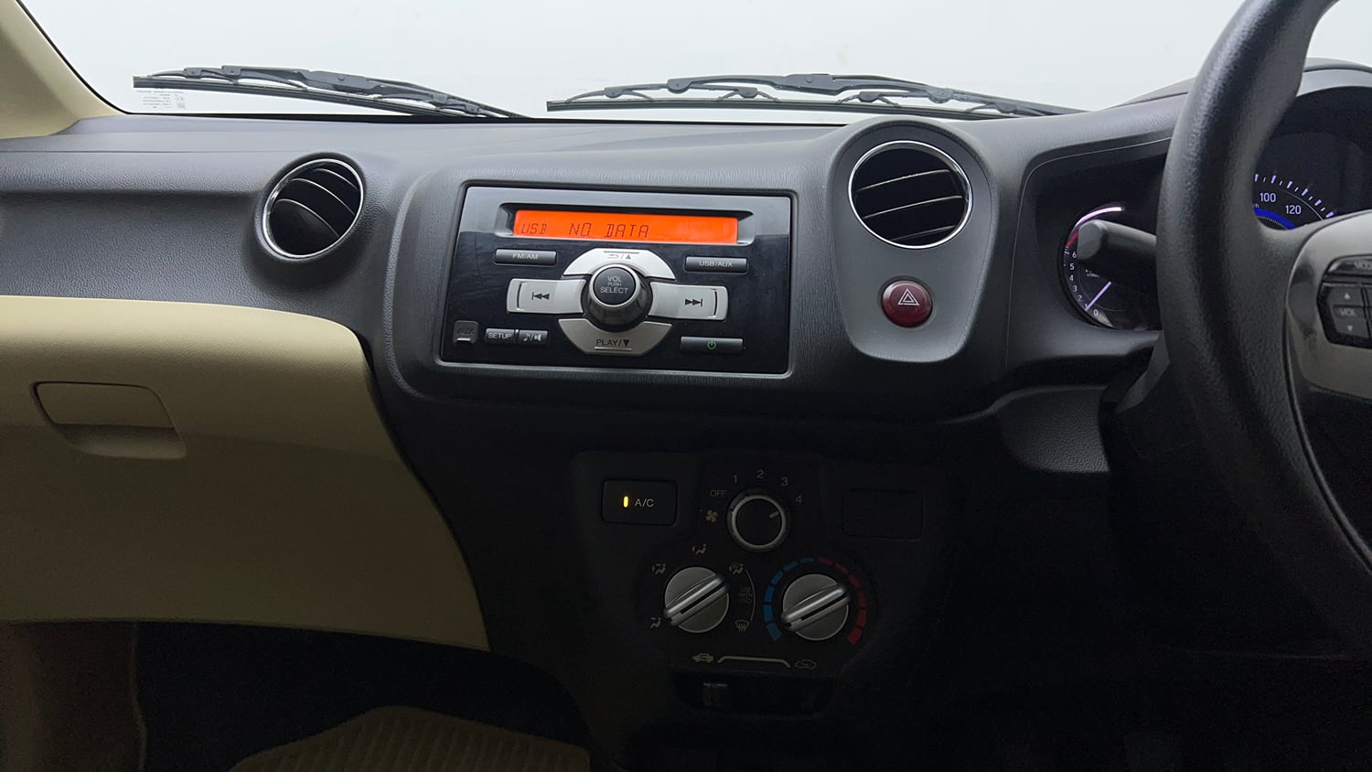 Used 2015 Honda Amaze 1.2 S i-VTEC Petrol Manual top_features Integrated (in-dash) music system