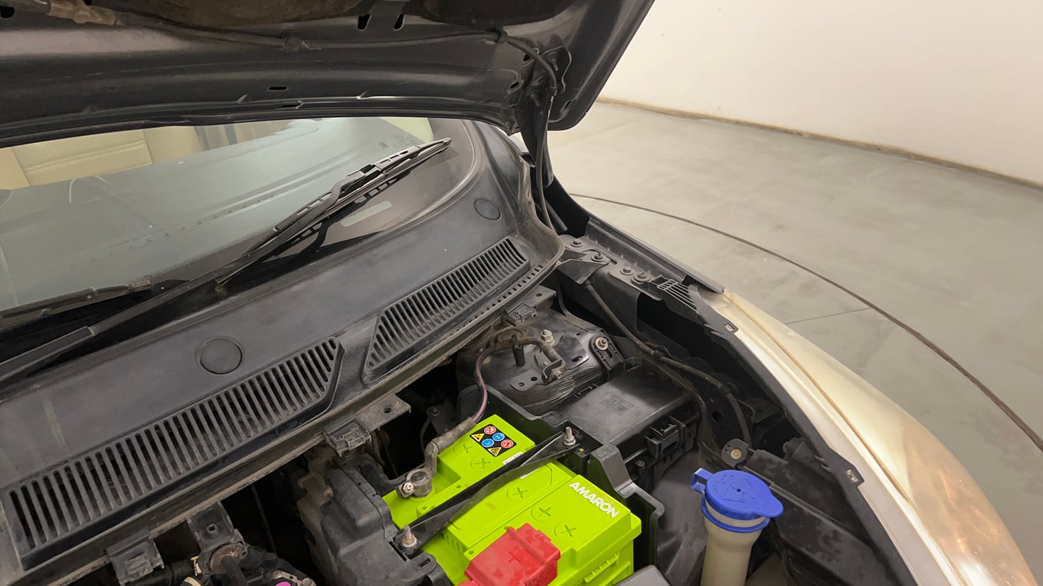Used 2017 Ford Figo Aspire Titanium1.5 TDCi Diesel Manual engine ENGINE LEFT SIDE HINGE & APRON VIEW