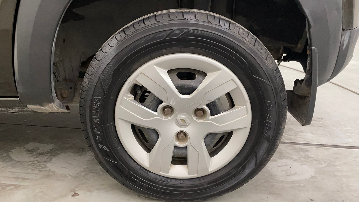 Used 2016 Renault Kwid RXT Petrol Manual tyres LEFT REAR TYRE RIM VIEW