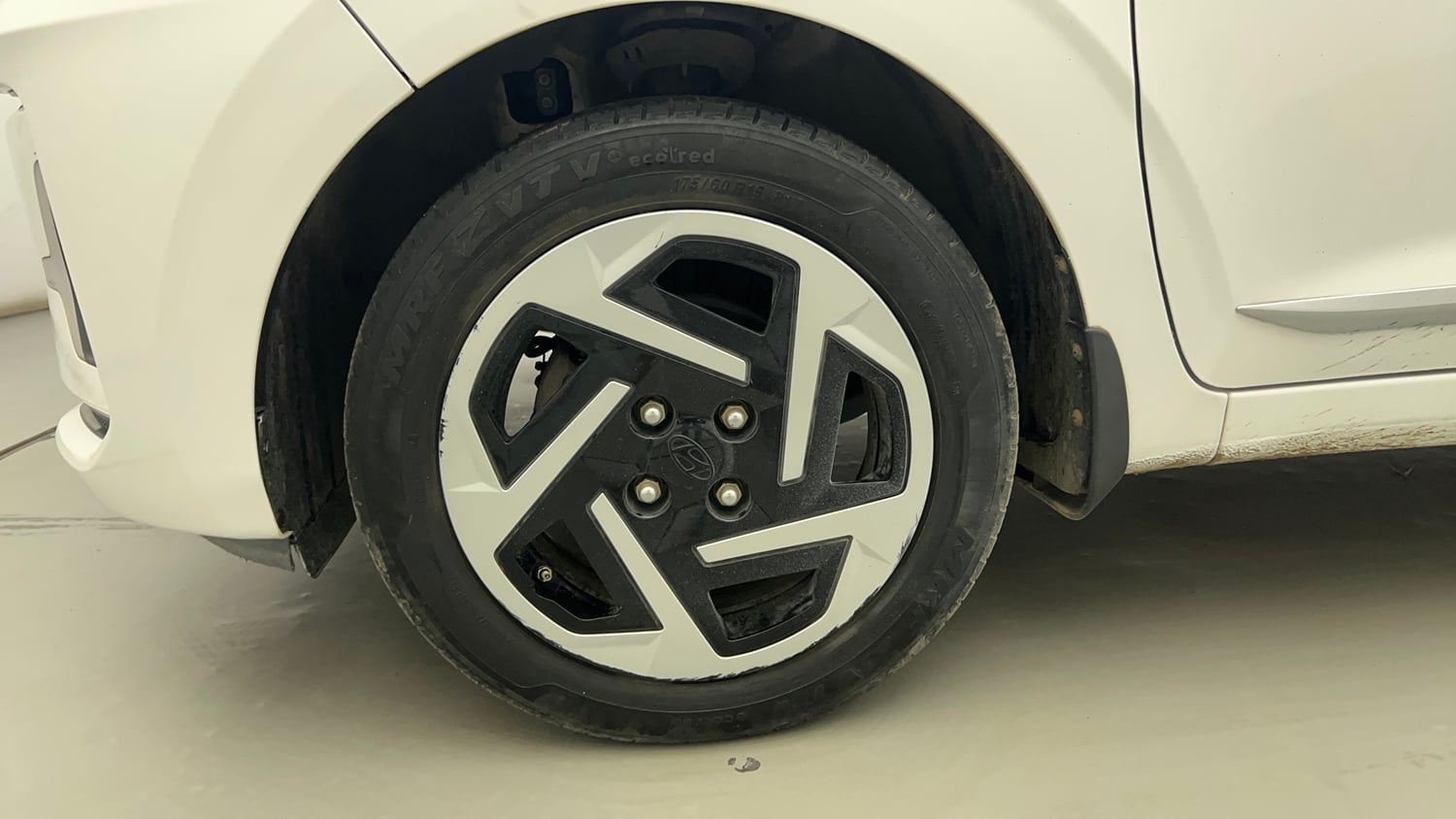 Used 2025 Hyundai Grand i10 Nios Sportz 1.2 Hy-CNG Duo Cng Manual tyres LEFT FRONT TYRE RIM VIEW
