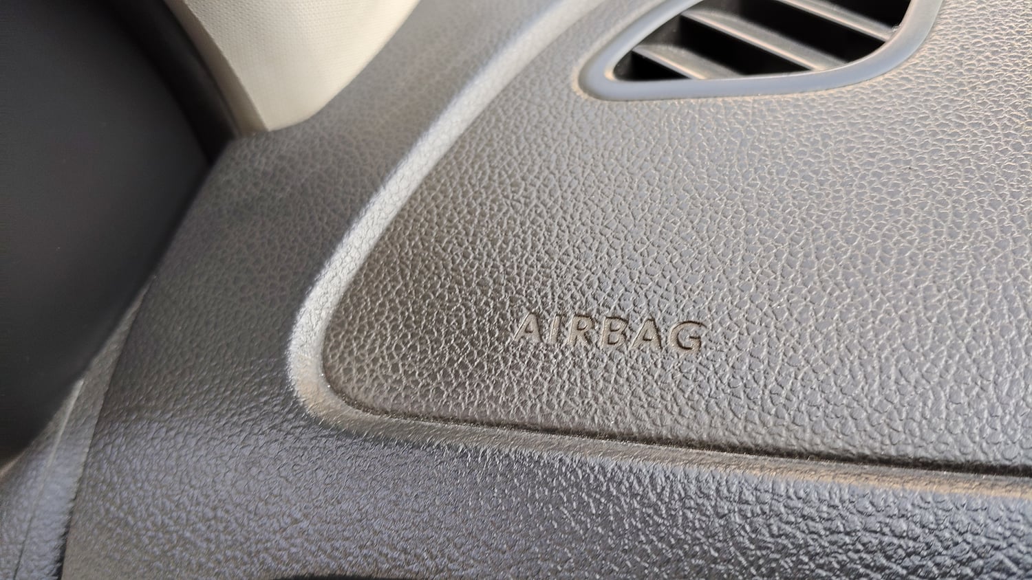 Used 2019 Volkswagen Polo Comfortline 1.0L (P) Petrol Manual top_features Airbags