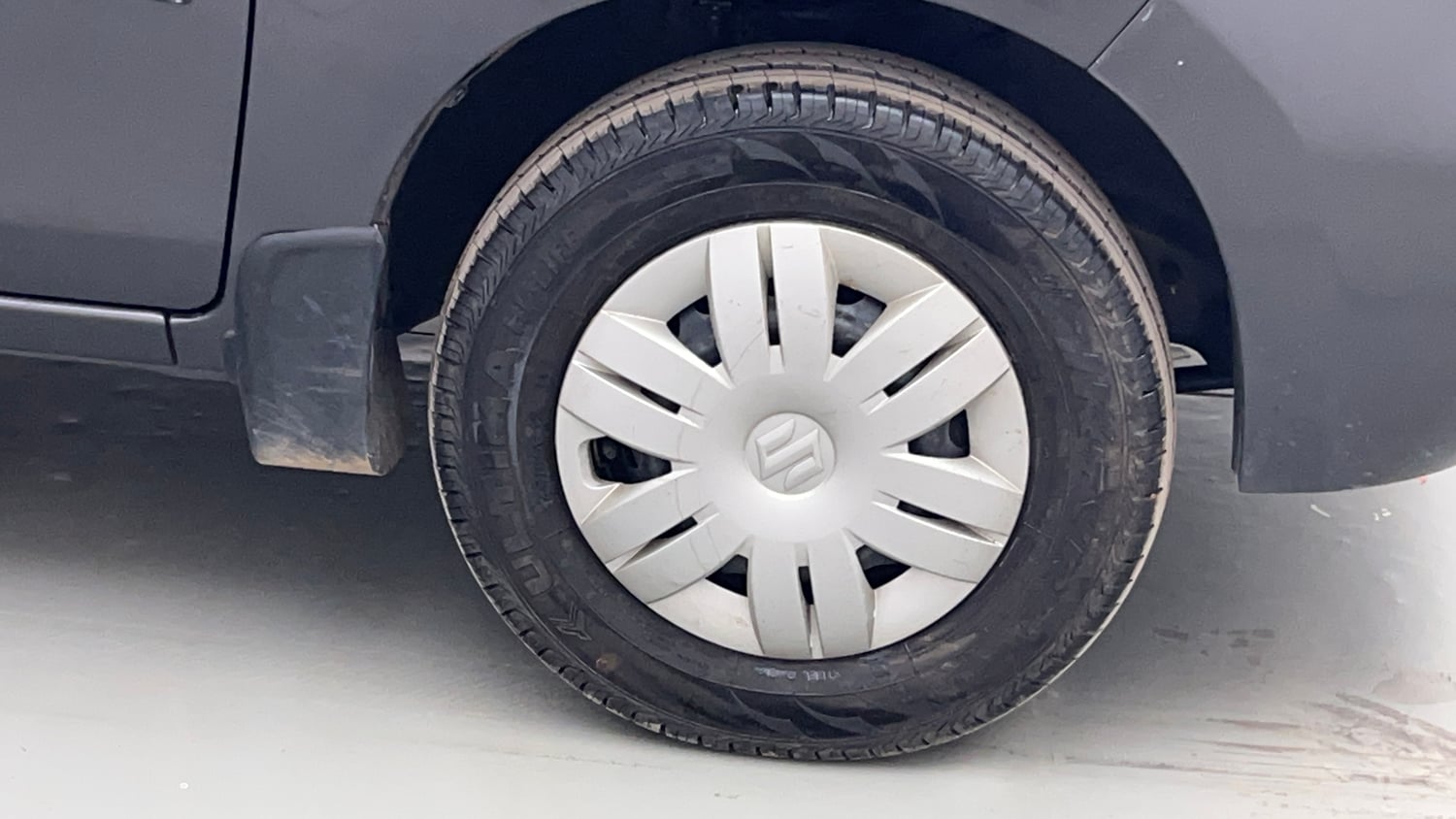 Used 2020 Maruti Suzuki Alto 800 Vxi Plus Petrol Manual tyres RIGHT FRONT TYRE RIM VIEW