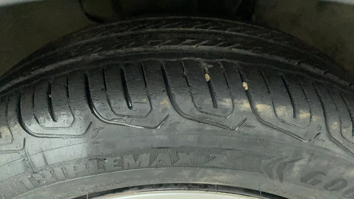 Used 2022 Tata Tiago XT (O) Petrol Manual tyres RIGHT FRONT TYRE TREAD VIEW