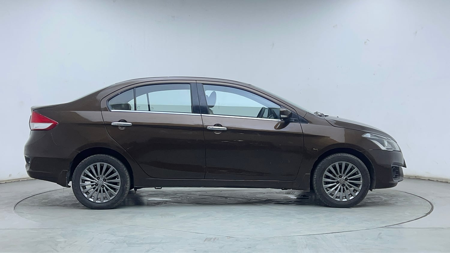 Used 2017 Maruti Suzuki Ciaz Alpha 1.4 MT Petrol Manual exterior RIGHT SIDE VIEW