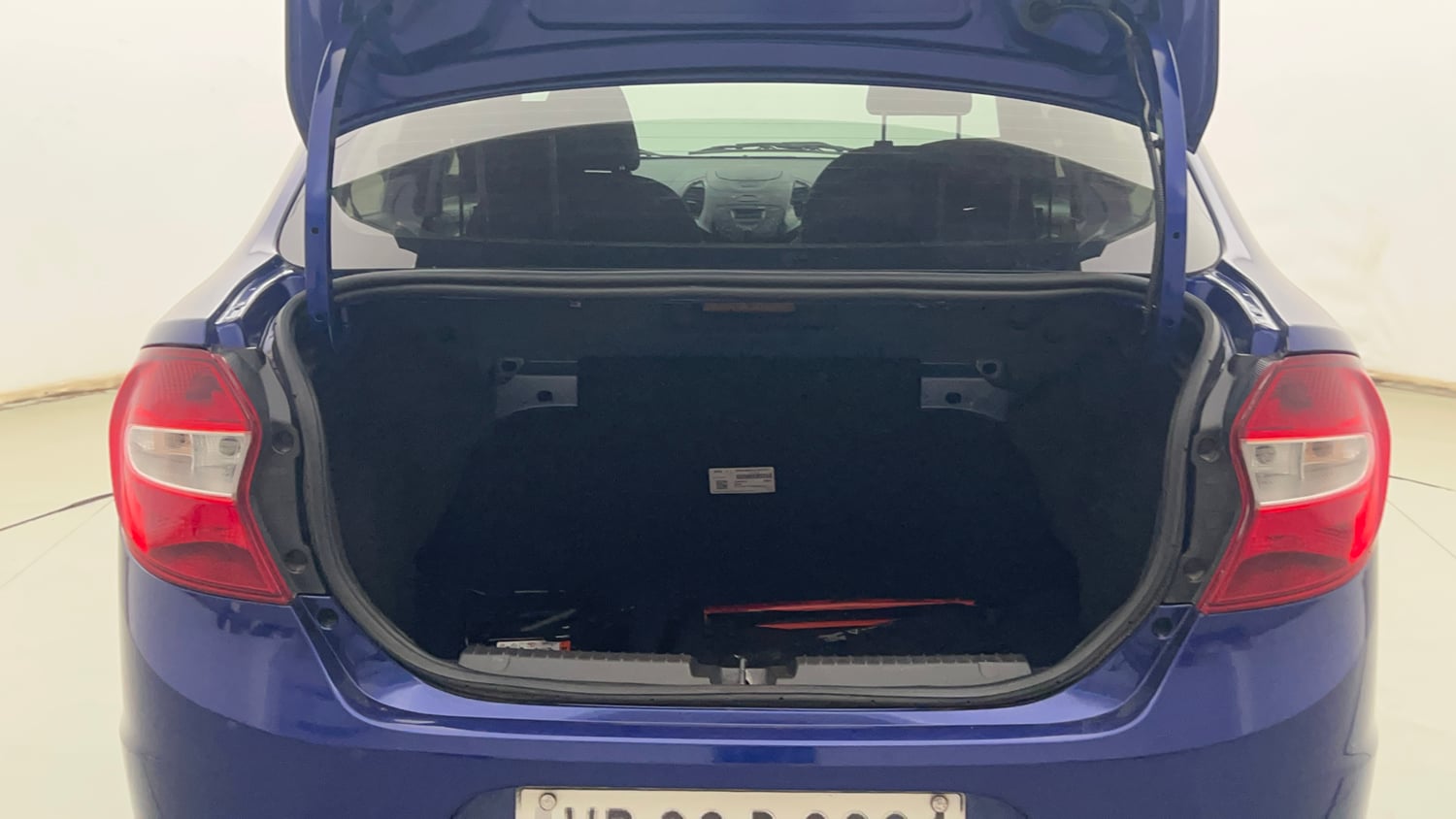 Used 2017 Ford Figo Aspire Titanium 1.2 Ti-VCT Sports Edition Petrol Manual interior DICKY INSIDE VIEW