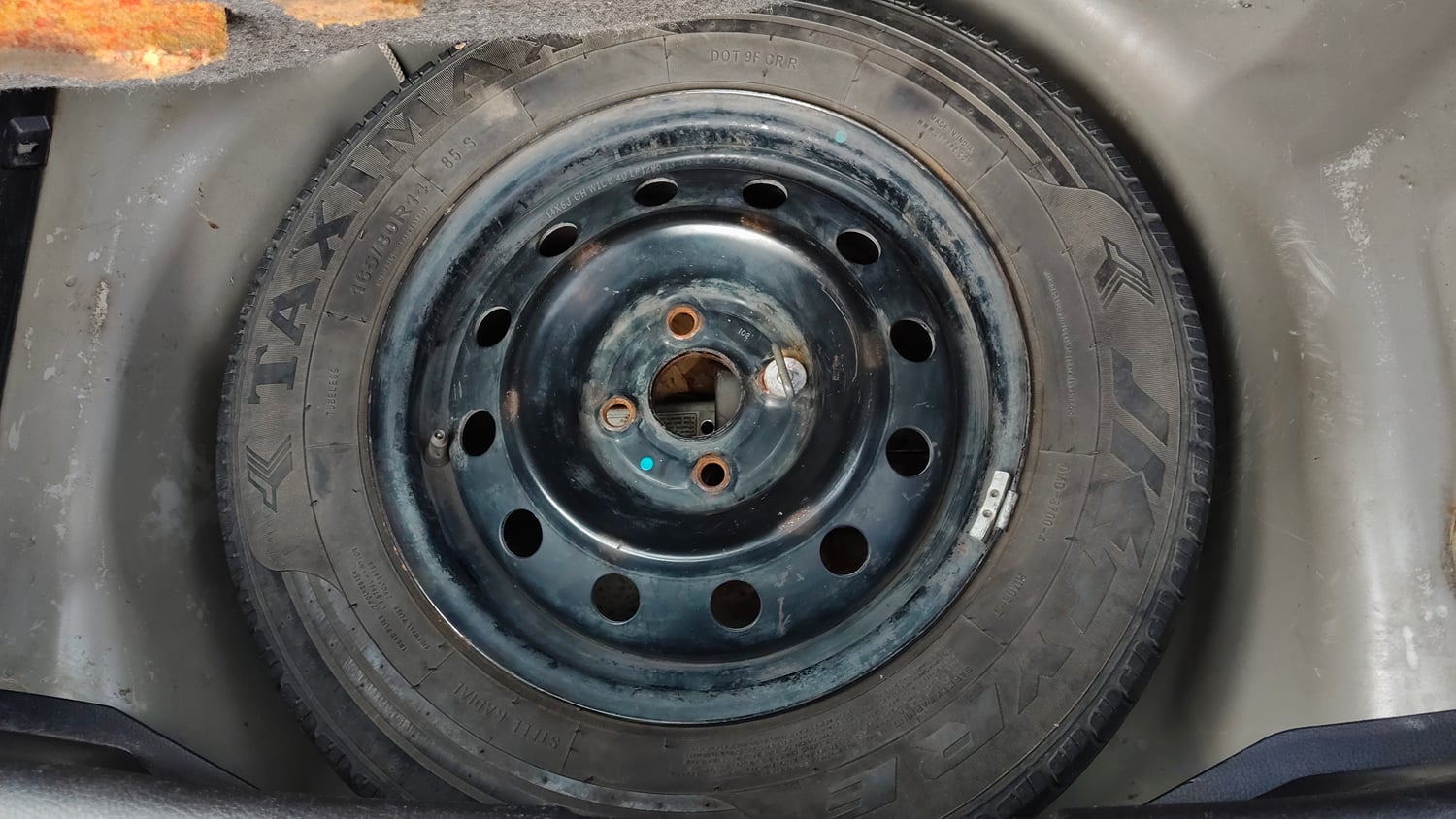Used 2013 Maruti Suzuki Swift VDi Diesel Manual tyres SPARE TYRE VIEW