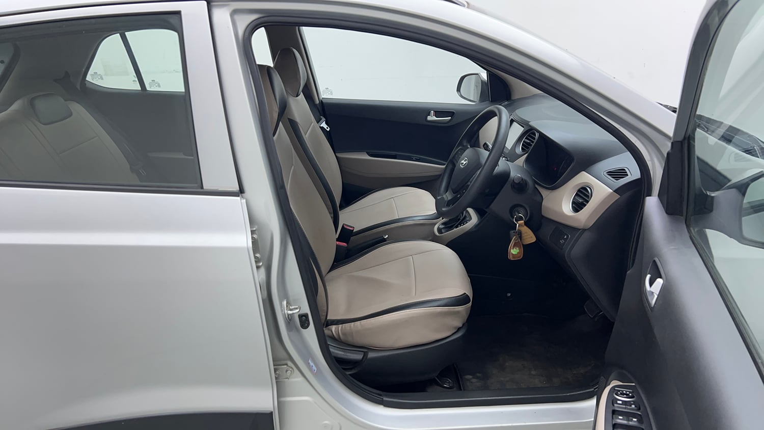 Used 2018 Hyundai Grand i10 Sportz (O) AT 1.2 Kappa VTVT Petrol Automatic interior RIGHT SIDE FRONT DOOR CABIN VIEW